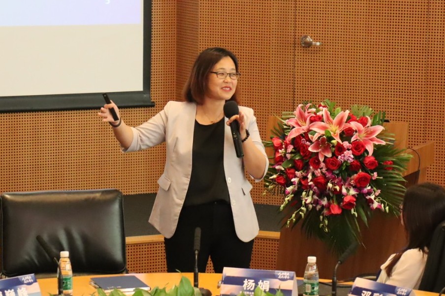 雅居乐地产集团人事行政中心总经理张咏为大家带来《外部人才供应体系